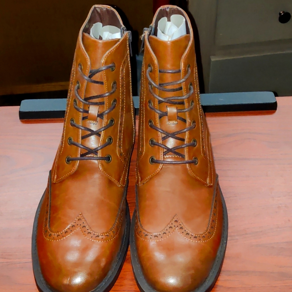 Kenneth Cole Unlisted Blind Sided Boots (11) NWOT - Picture 2 of 6